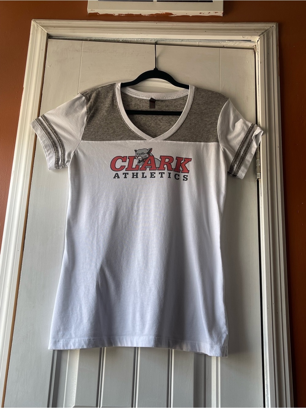 Clark Athletics Women’s Graphic Tshirt size XL